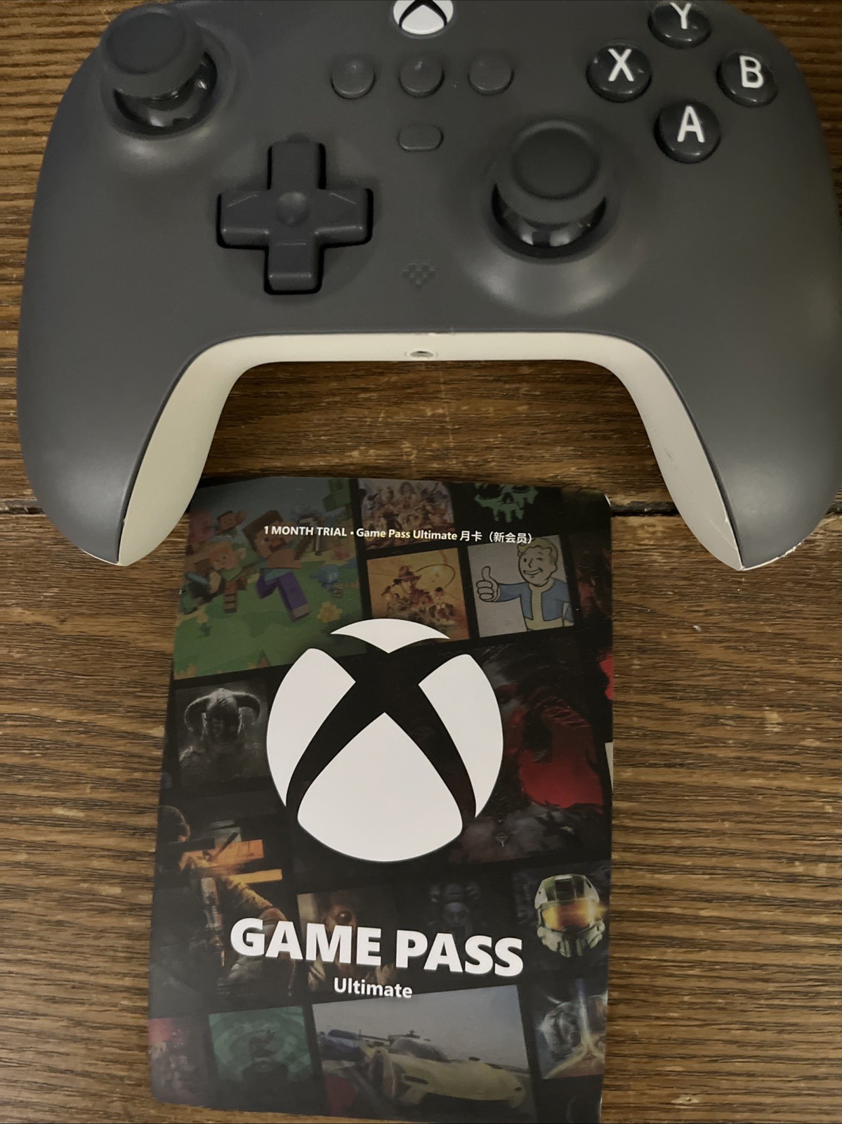 1 Month Xbox Game Pass Ultimate with FREE controller AS-IS