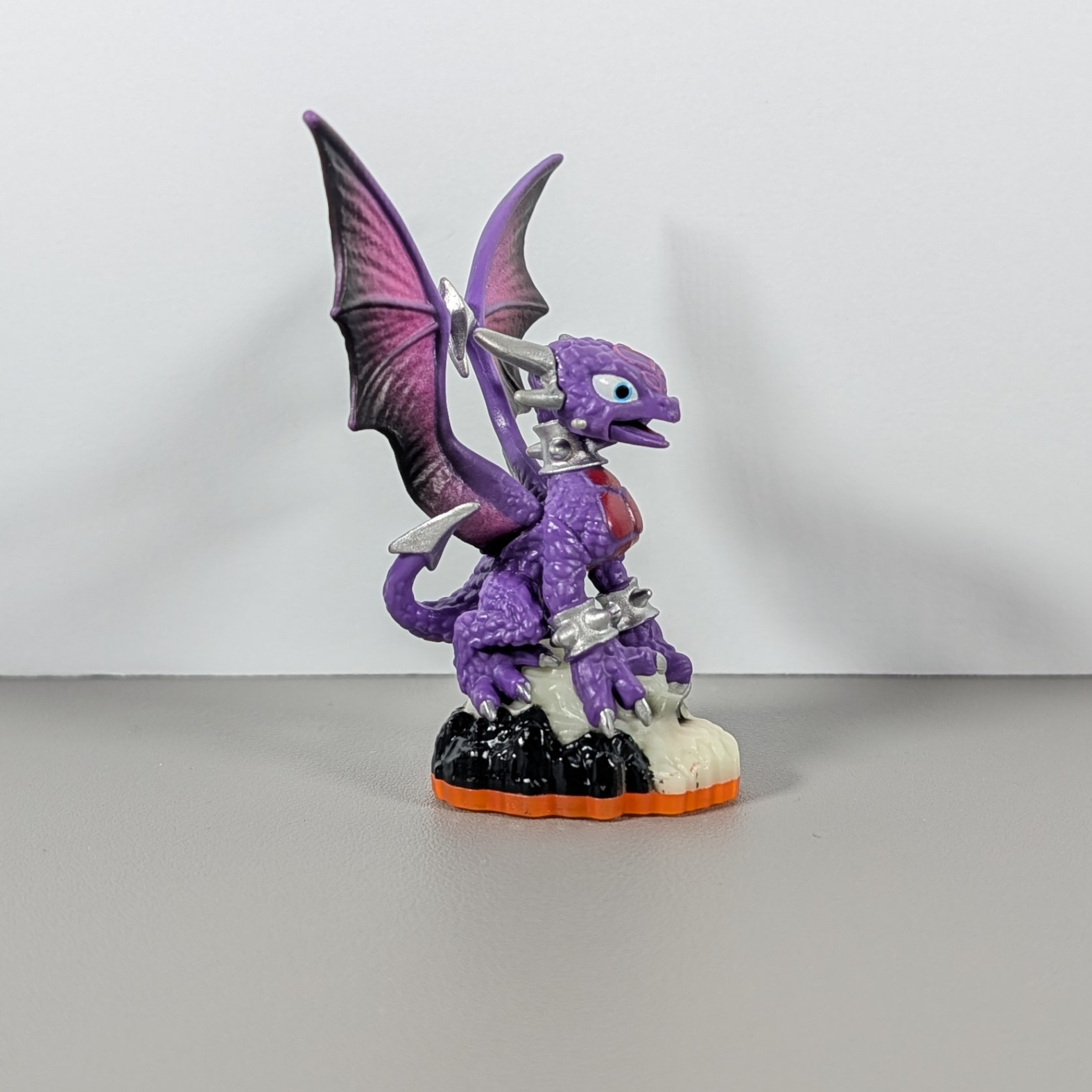 Skylanders Giants Figure – Cynder (Orange Base)