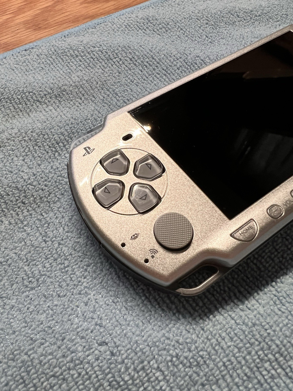 Sony PSP 2000 64MB Ice Silver Handheld System