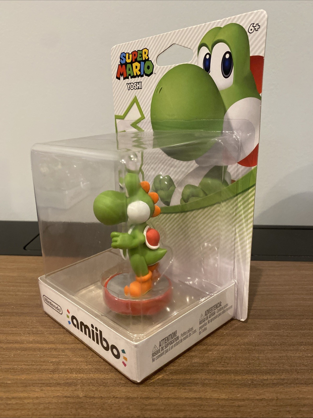 Nintendi YOSHI amiibo Super Mario Bros – New/Sealed