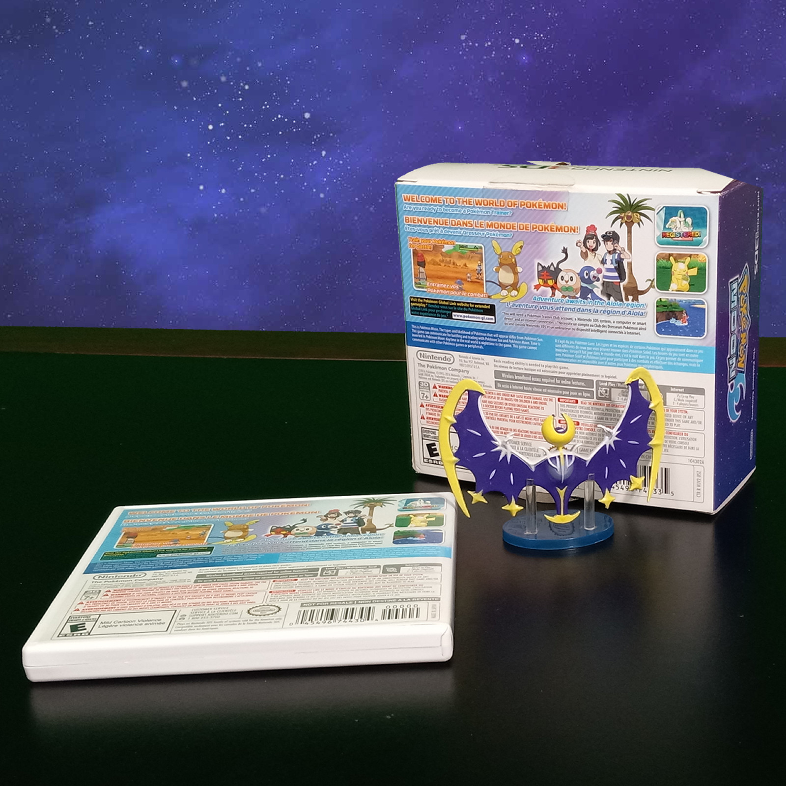 Pokémon Moon with Lunala Figure (Nintendo 3DS, 2016) CIB