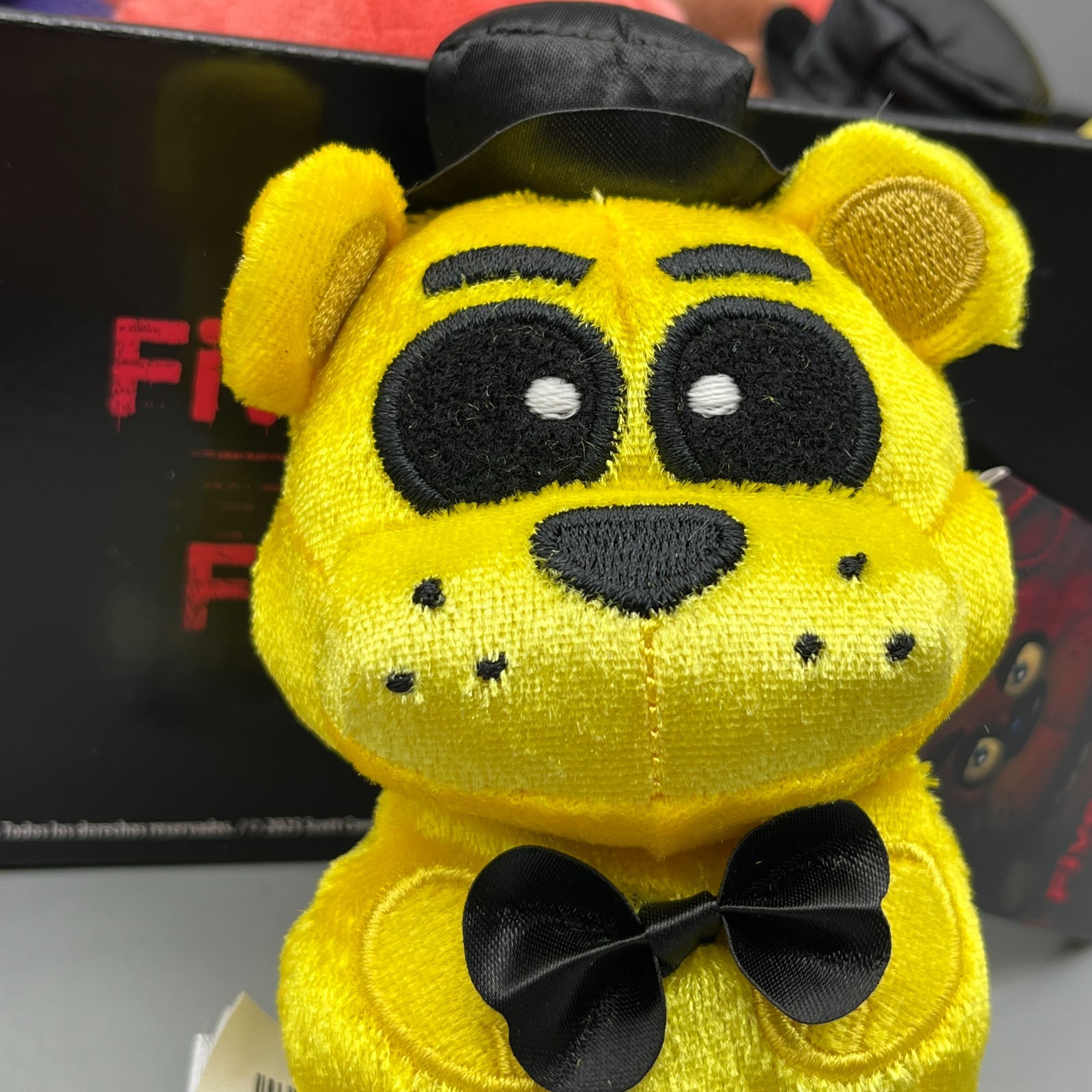 Jazwares FNAF 2025 4″ Mini Plush Set 5 GLOW EYES Freddy Bonnie Chica Foxy Golden