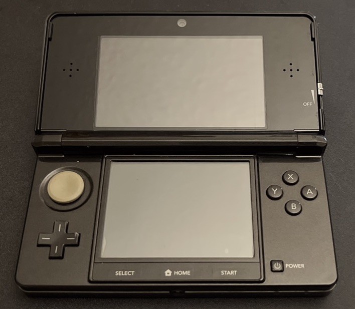 NINTENDO 3DS W/17 GAMES & ORIGINAL CHARGER 2GB NEAR MINT CONDITION BLK/GREY