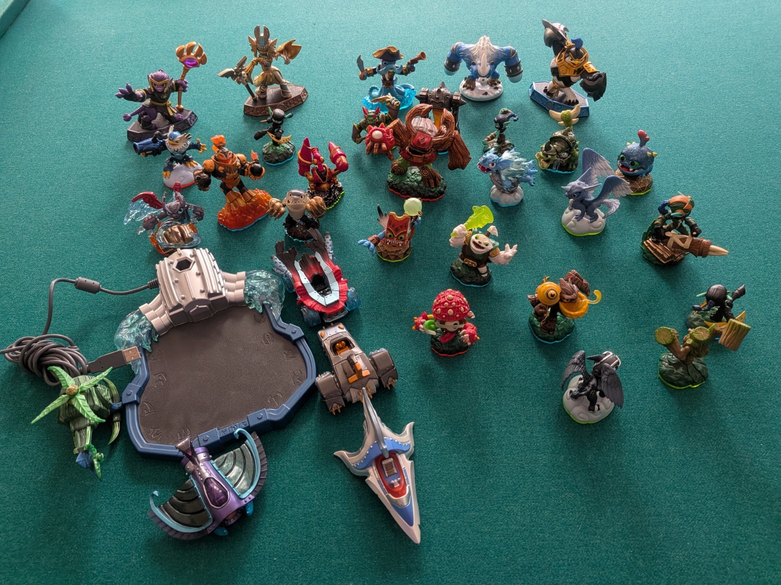 Skylanders Huge Lot 27 Figures + 5 Vehicles
