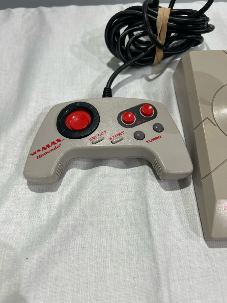 Nintendo NES Advantage Arcade Joystick NES-026 + NES MAX Turbo Contr (NJL028968)