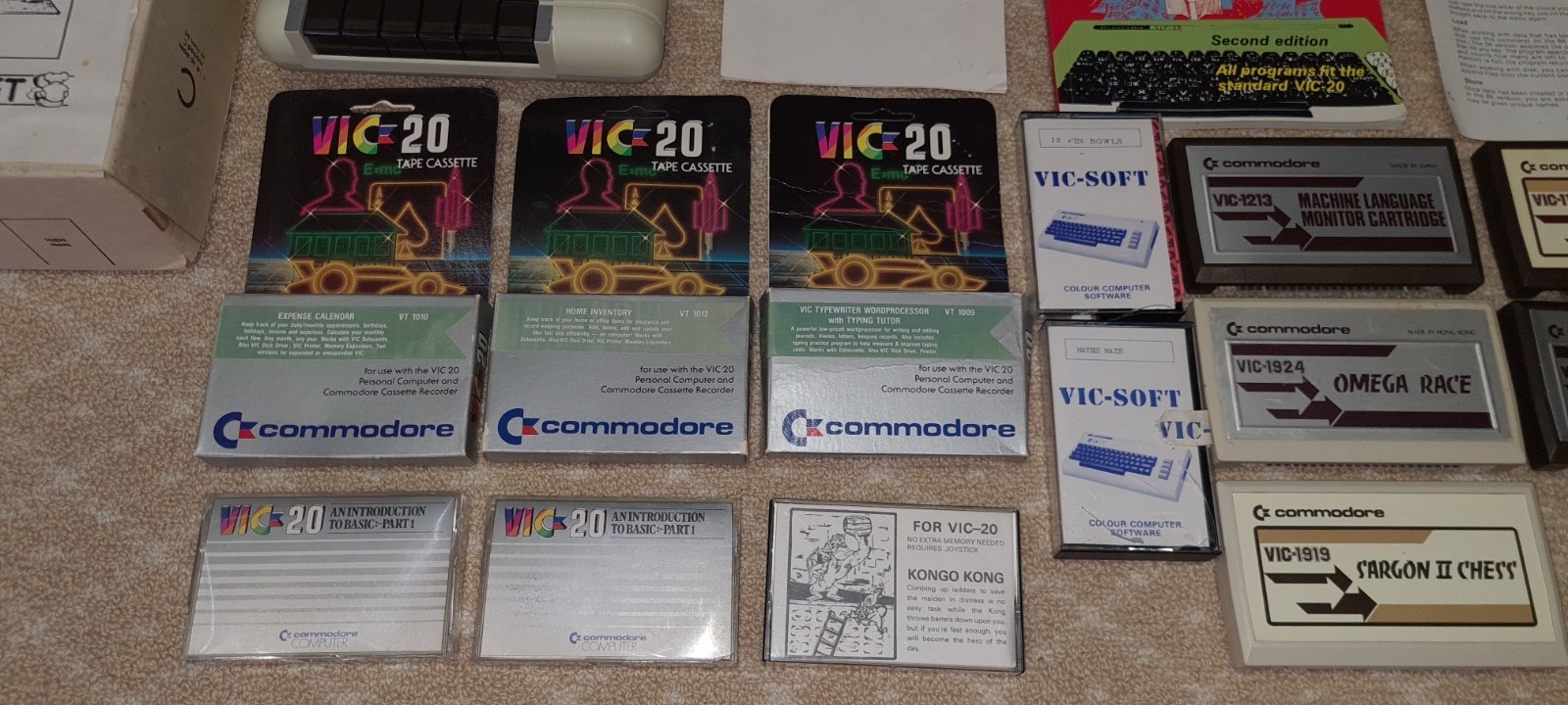 Commodore Vic 20 Boxed VINTAGE BUNDLE VIDEO AND COMPUTER GAME NOSTALGIA RARE