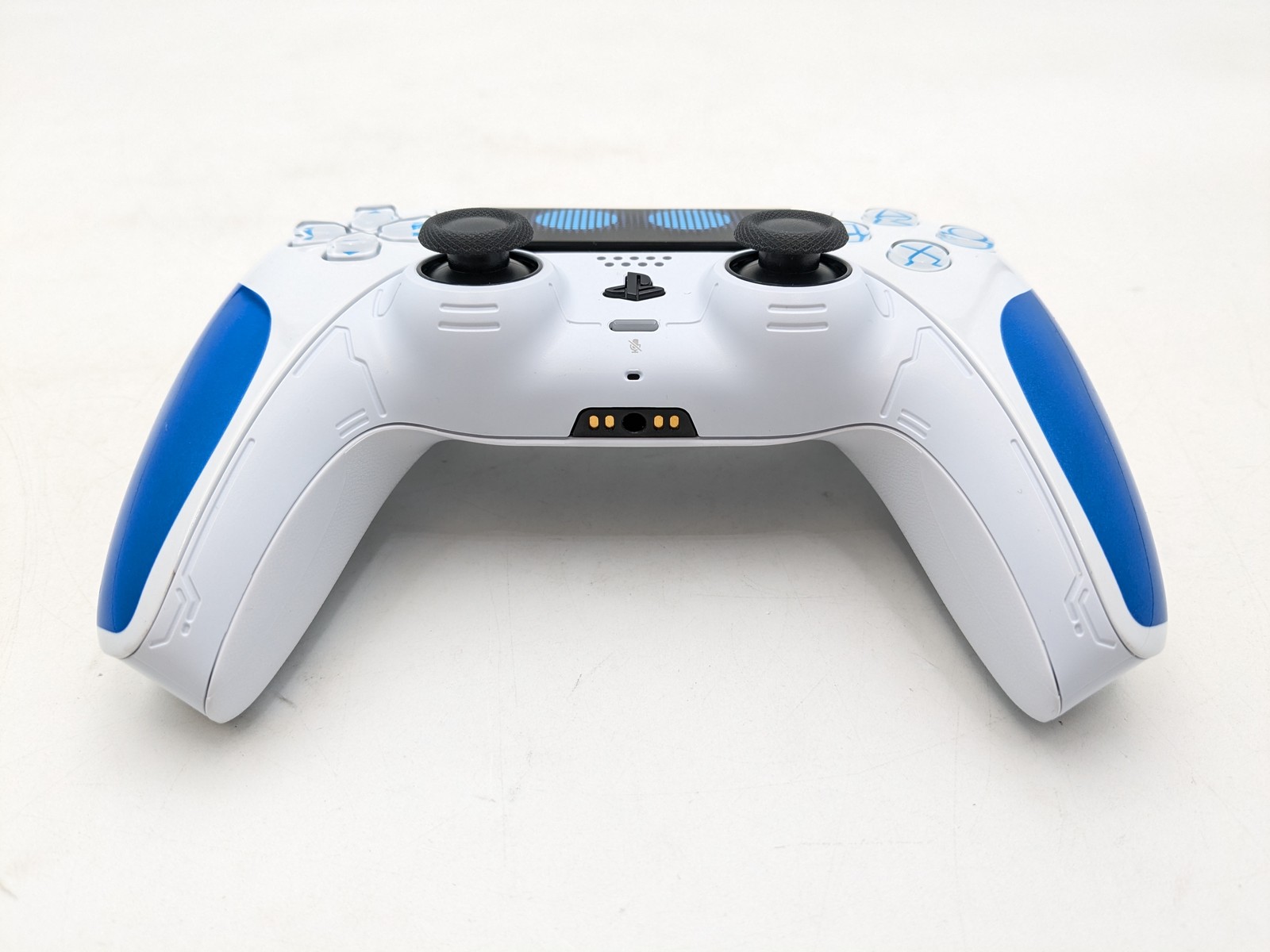 Sony DualSense Astrobot Limited Edition PS5 Controller (CFI-ZCT1W) W/ Case