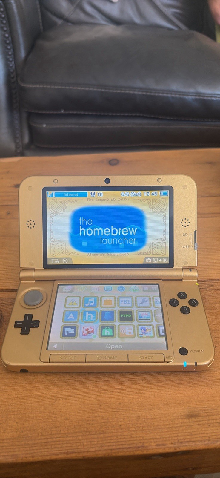 LIMITED EDITION: Legend of Zelda a Link Between Worlds Edition 3DS XL
