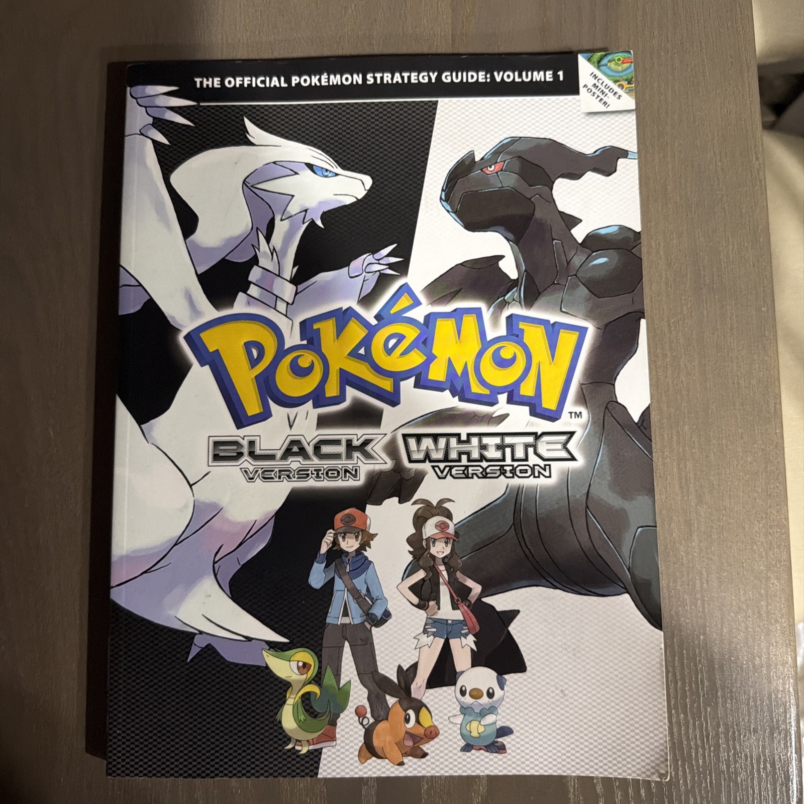 Pokemon Black and white Pokemon : The Official Pokemon Strategy Guide w/POSTER