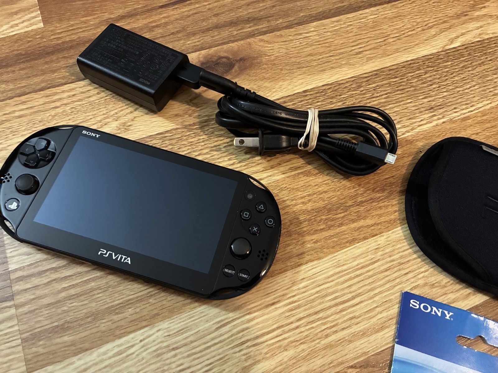 Sony PlayStation PS Vita PCH-2001 Handheld Console w Charger, 8gb, Final Fantasy