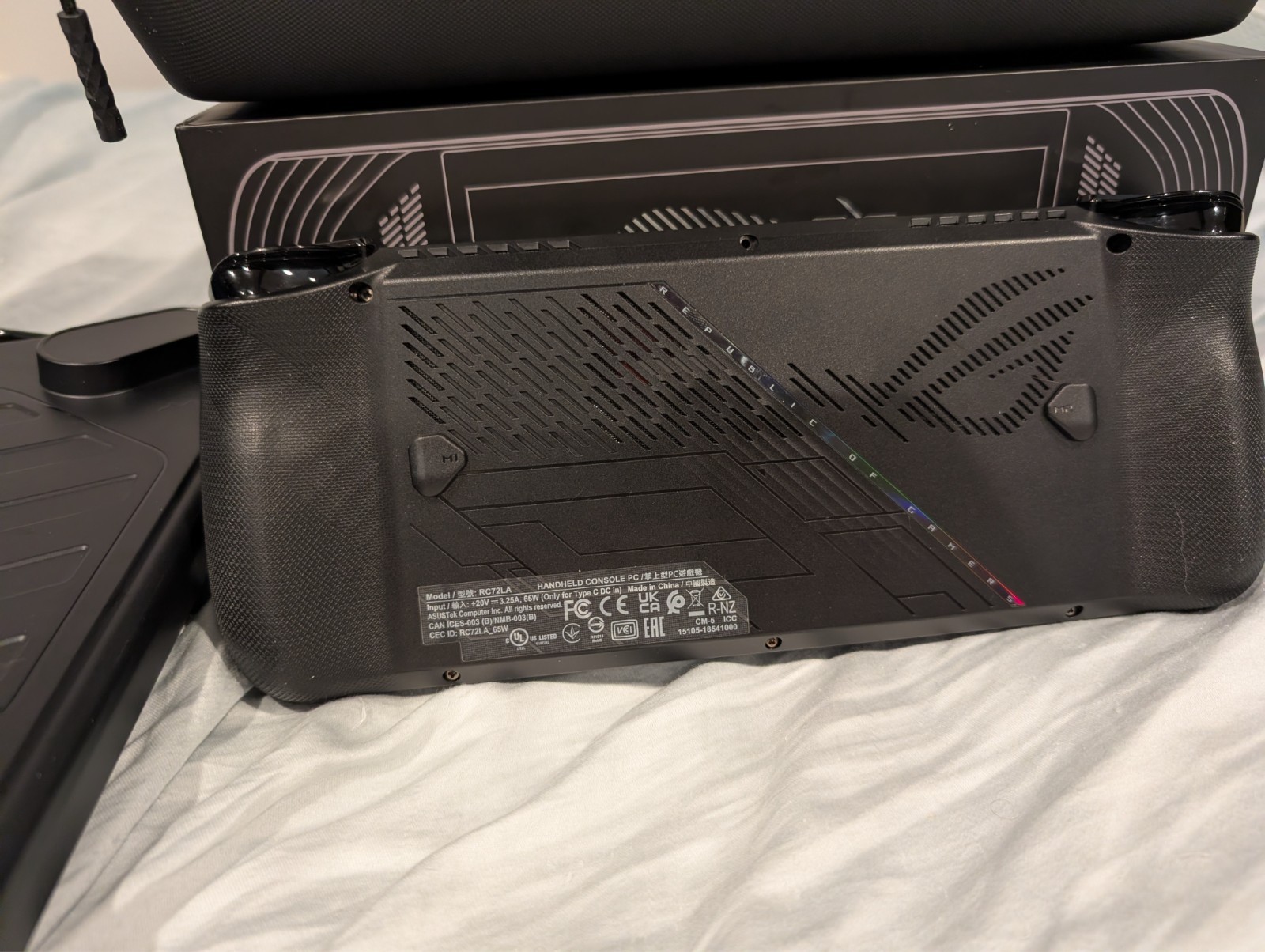 Asus ROG Ally X – Black – Z1 Extreme/24GB RAM/1TB Storage – w/ cases
