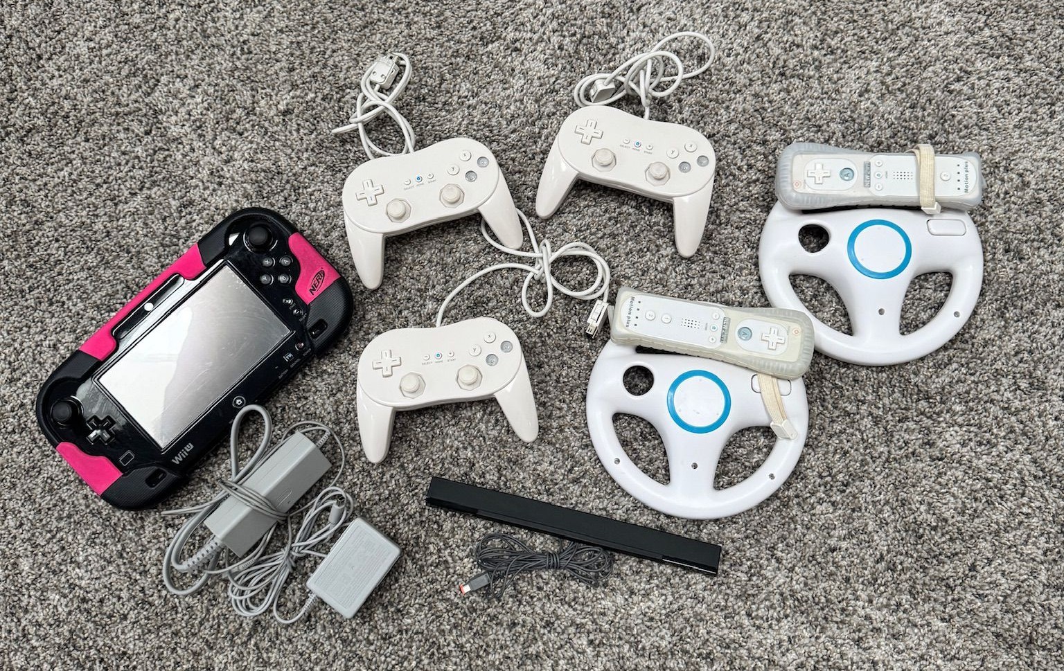 Nintendo Wii U GamePad Bundle OEM Charger Sensor Bar Controllers