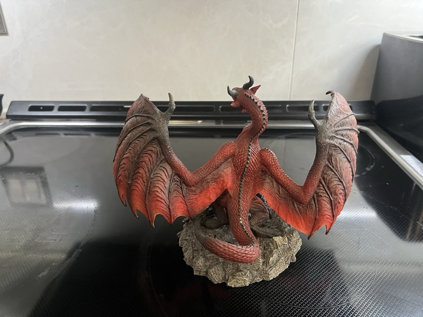DRAGON’S DOGMA e-Capcom LIMITED EDITION Dragon Statue Figure PS3