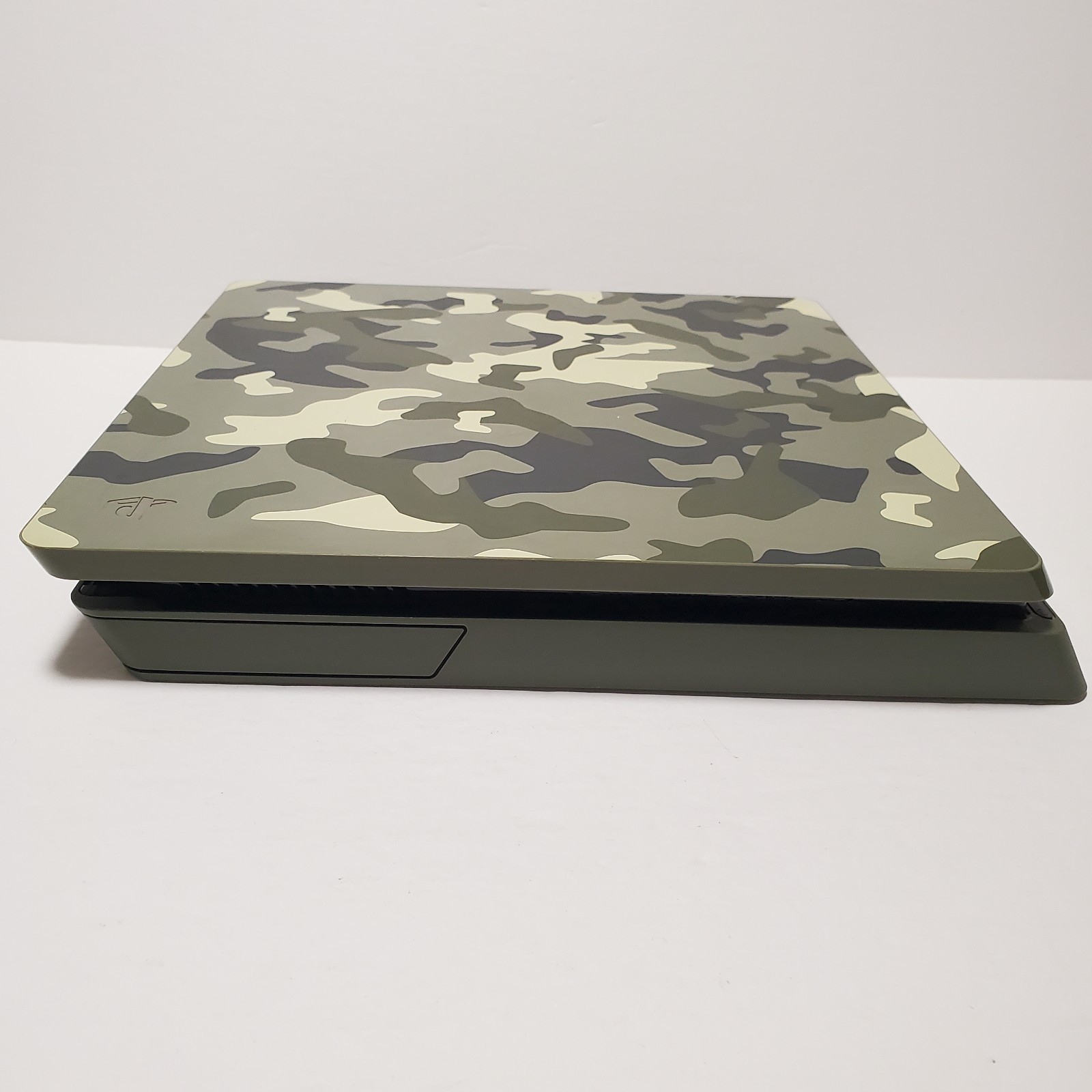 PS4 Slim Call of Duty: WWII Limited Edition 1TB Green Camouflage – Console Only