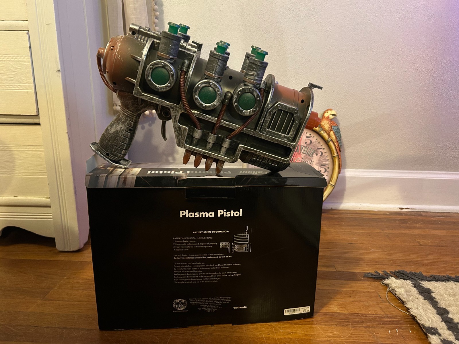 Fallout plasma Pistol with box Spirit Of Halloween