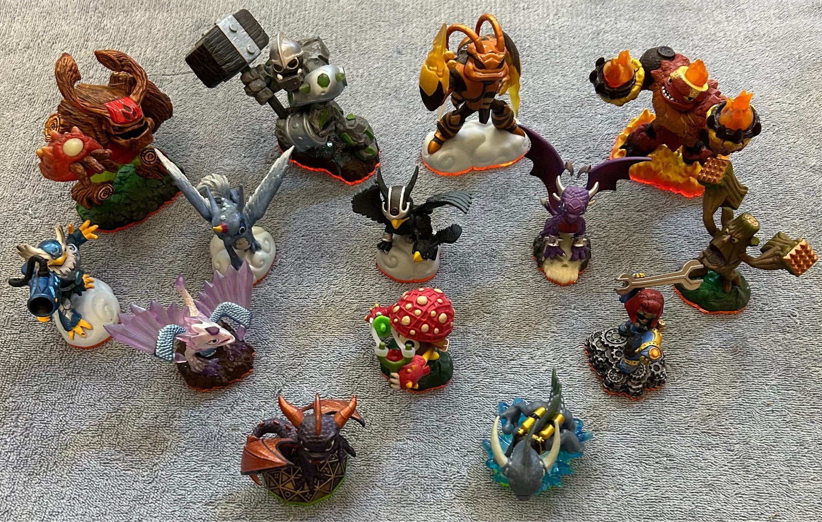 14 Skylanders figures (12 Giants, 2 Spyros) – Crusher, Swarm, Flashwing – tested