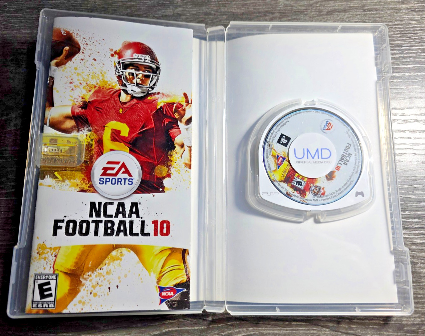 NCAA Football 10 (Sony PSP, 2009) Complete W/ Manual CIB TESTED