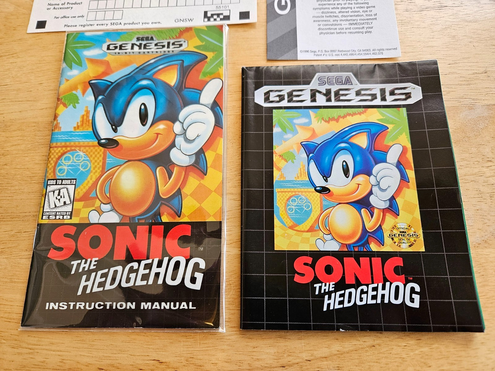 Sega Genesis (VERY GOOD) – Sonic The Hedgehog ESRB – Complete CIB Retail in Box