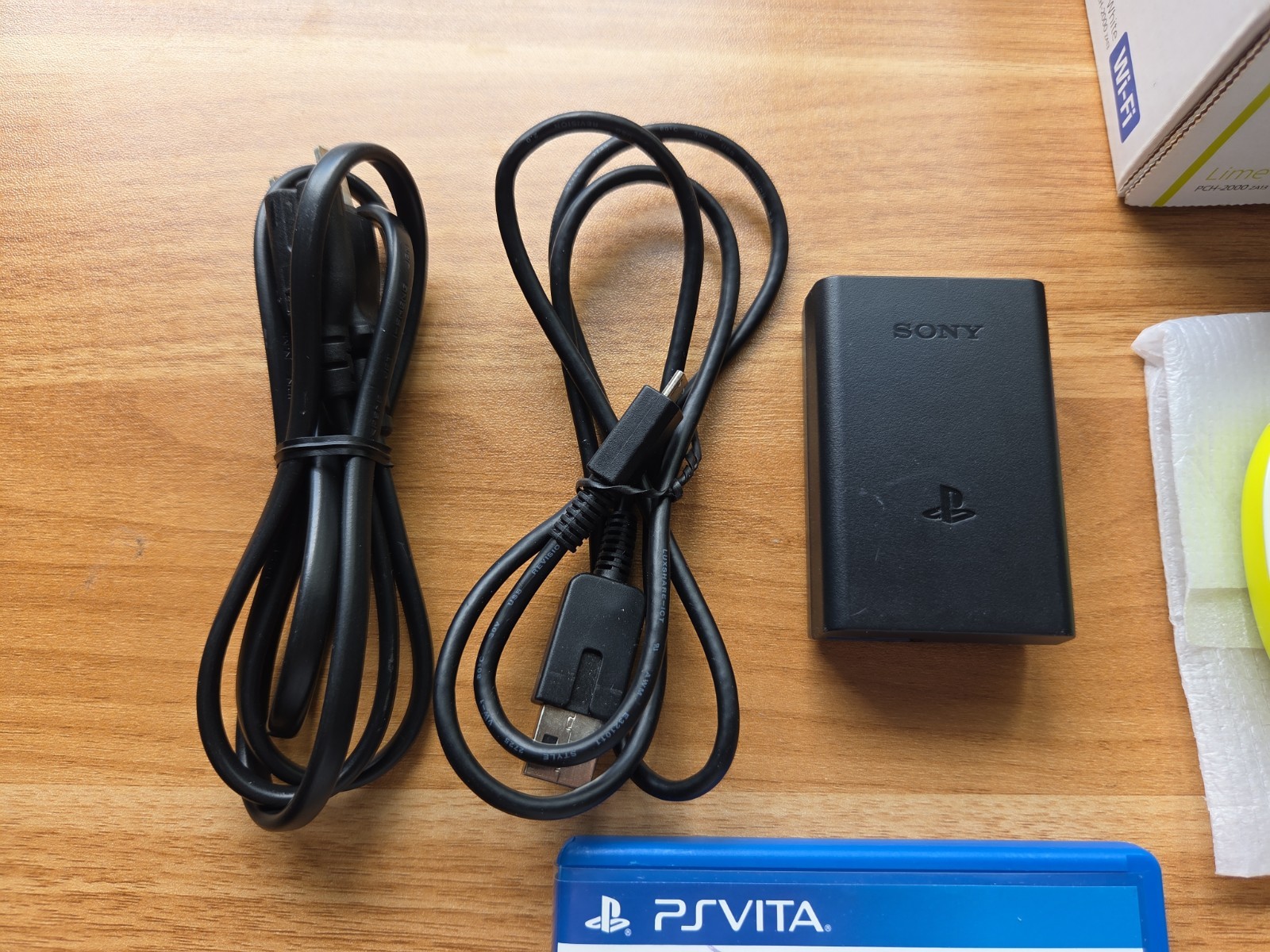 Sony PlayStation Vita Slim PS VITA Pch-2000 Lime Green Value Pack CIB US SELLER
