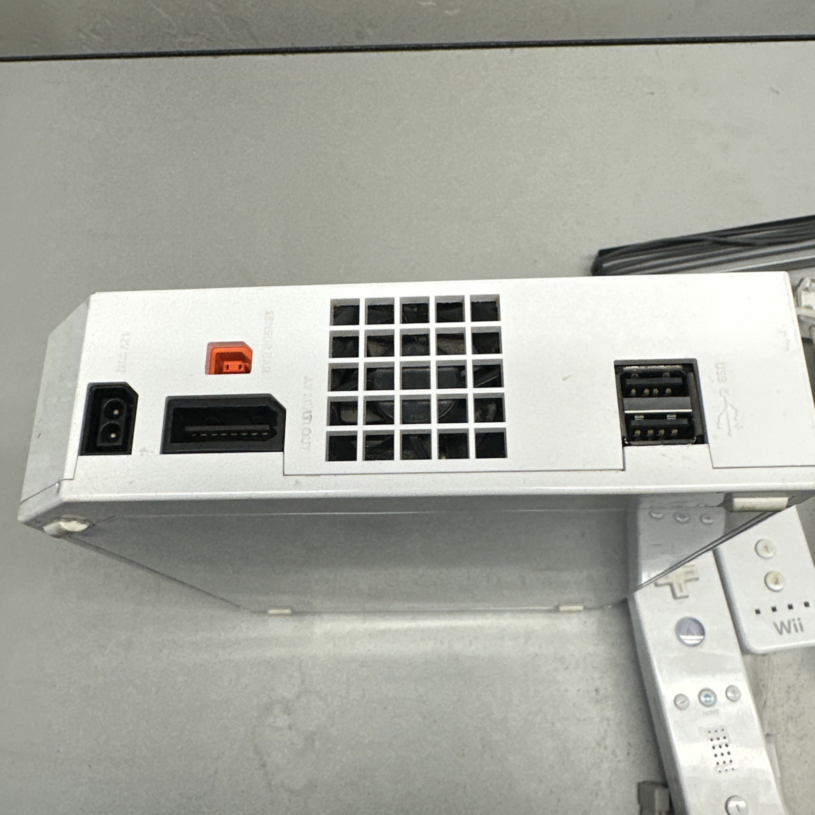 Nintendo Wii White Console RVL-001 Bundle Remotes Sensor Bar Tested & Working