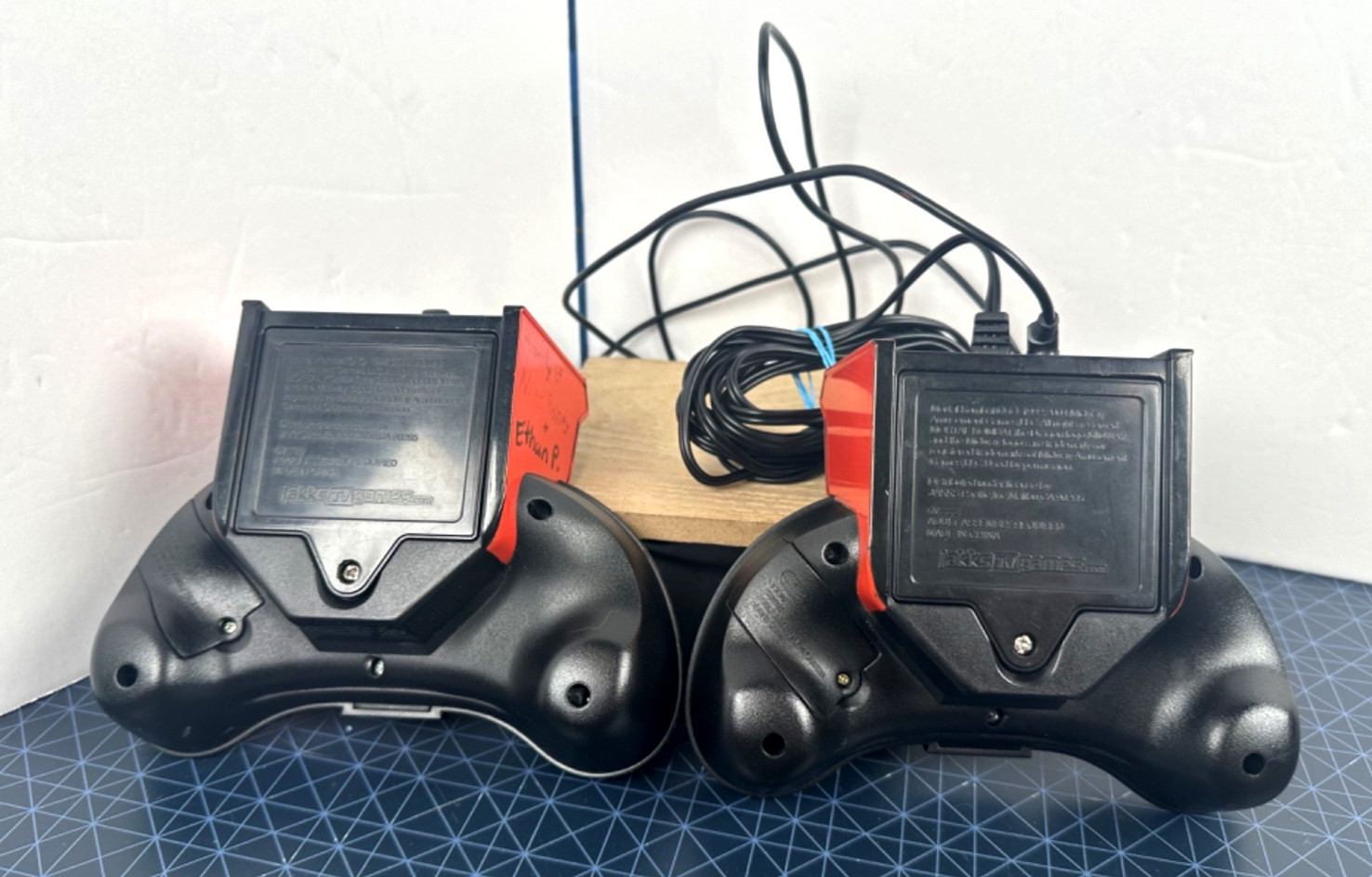 JAKKS Pacific Mortal Kombat 2004 Plug & Play Two Controllers w/ Multiplayer Cord