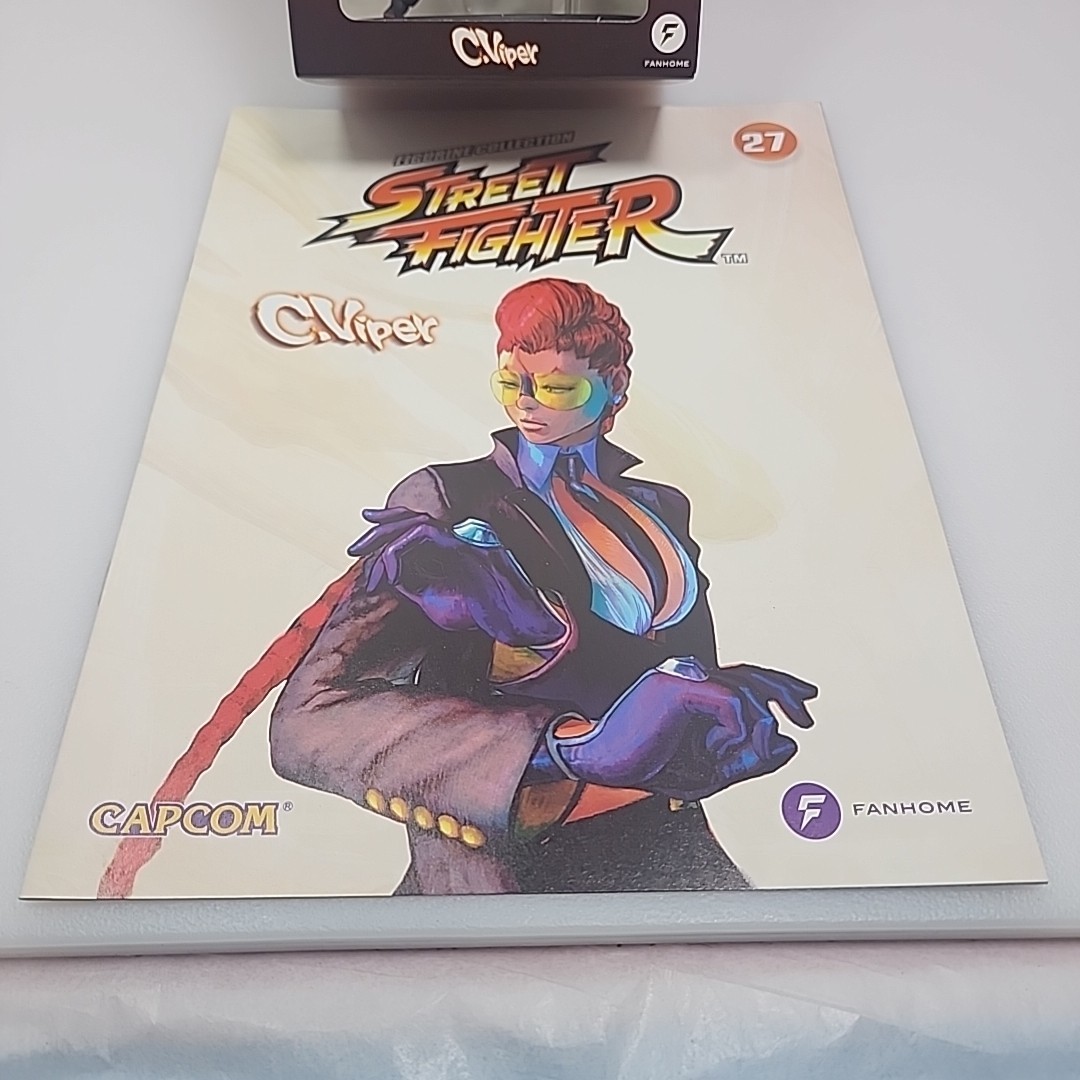 Street Fighter C.Viper Figurine 27 With Booklet Capcom Fanhome Video Game
