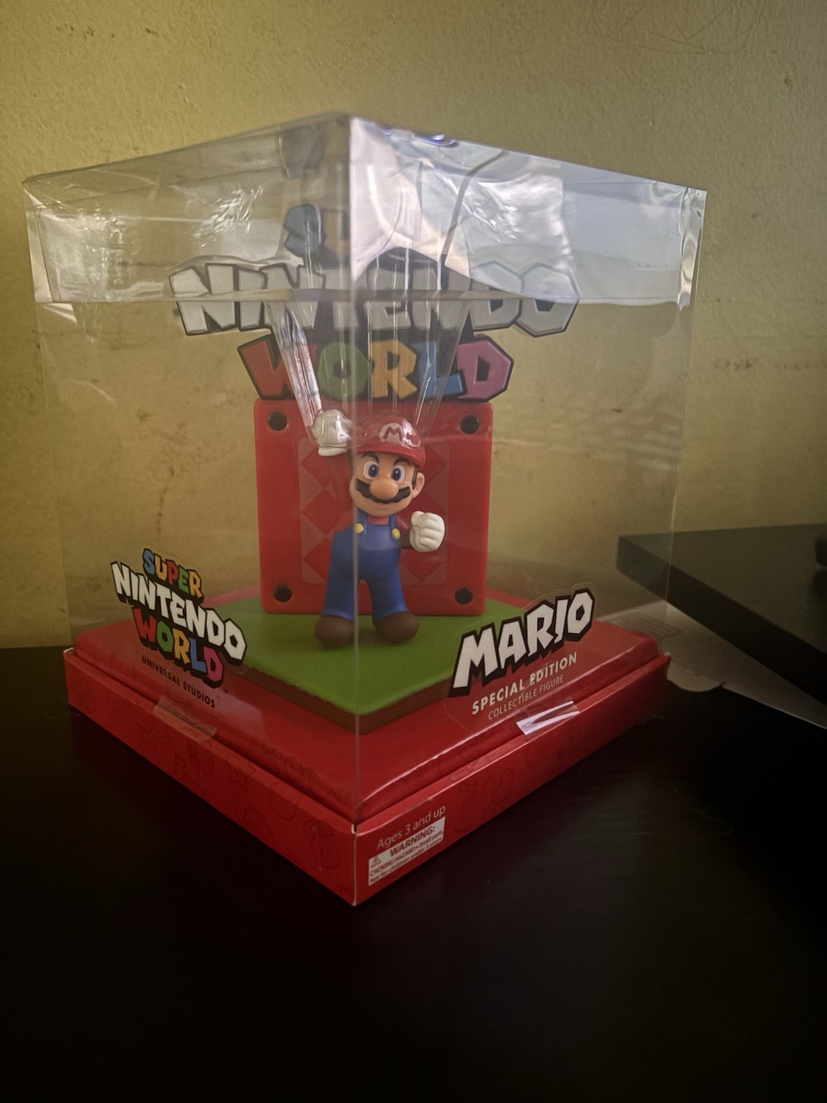 Mario Special Edition Collectible Figure Display Case – Super Mario Series