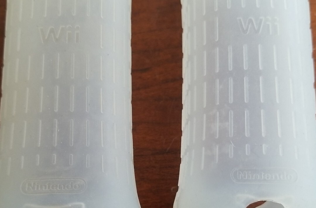 2 Official Nintendo Wii OEM Remote Rubber Silicone Gel Cover Sleeves Clear Lot