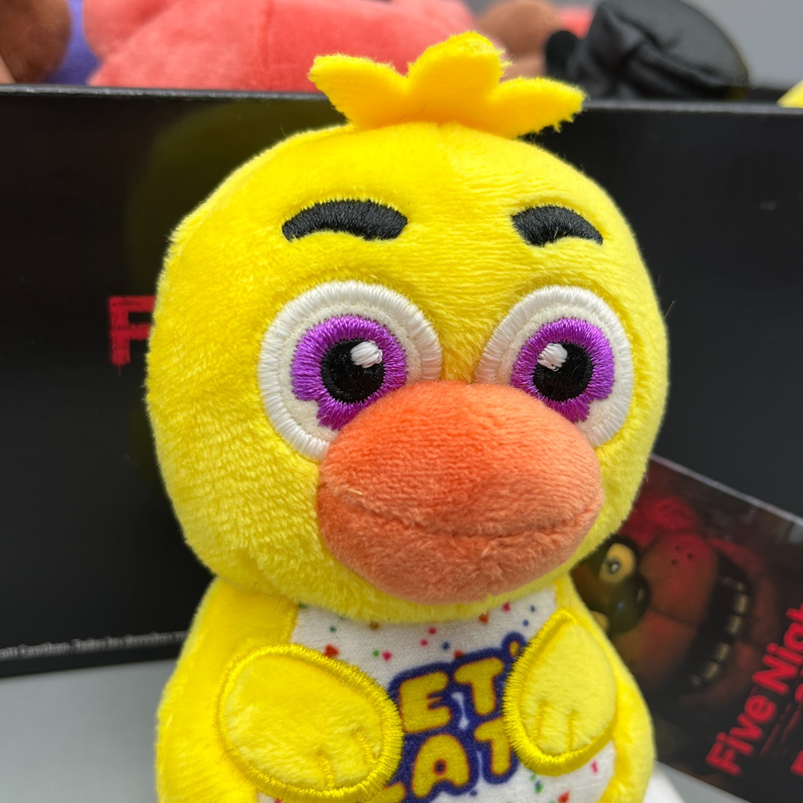 Jazwares FNAF 2025 4″ Mini Plush Set 5 GLOW EYES Freddy Bonnie Chica Foxy Golden