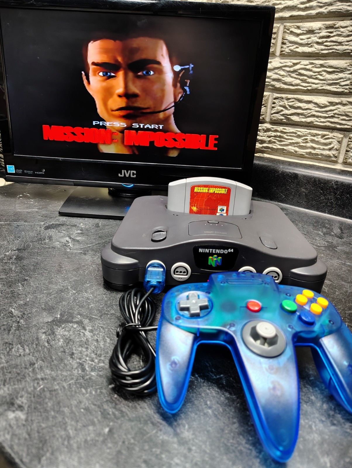 Nintendo N64 NUS-001 JPN 2 Games – 2 Controllers & Plays US & Japanese Games