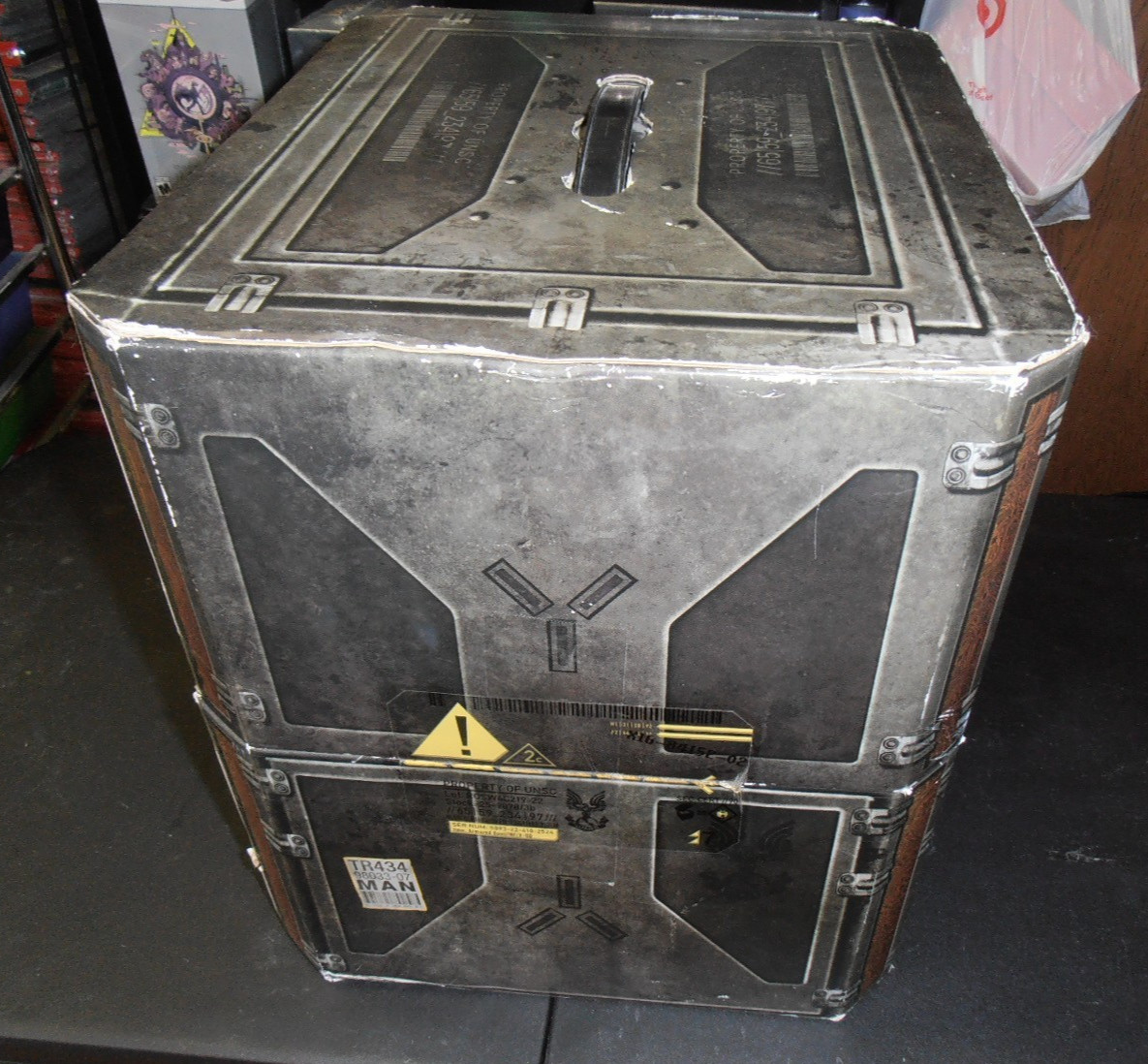 Halo Reach Legendary Edition (Microsoft Xbox 360) Missing some items.
