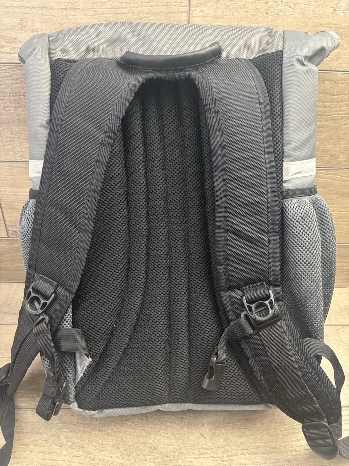 Xbox 360 Padded Nylon Gray Backpack Travel Case for Console, Games & Accessories