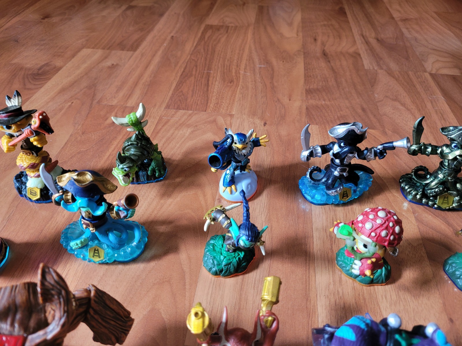 HUGE Lot Of 52 Activision Skylanders Character Figures Mixed Series Action