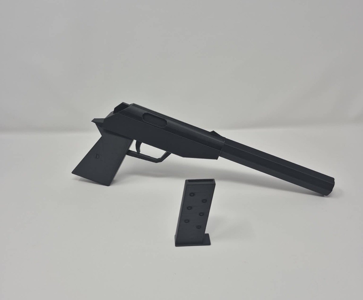 GoldenEye 007 PP7 Black Gun Replica – Full-Size Nintendo 64 Cosplay Prop