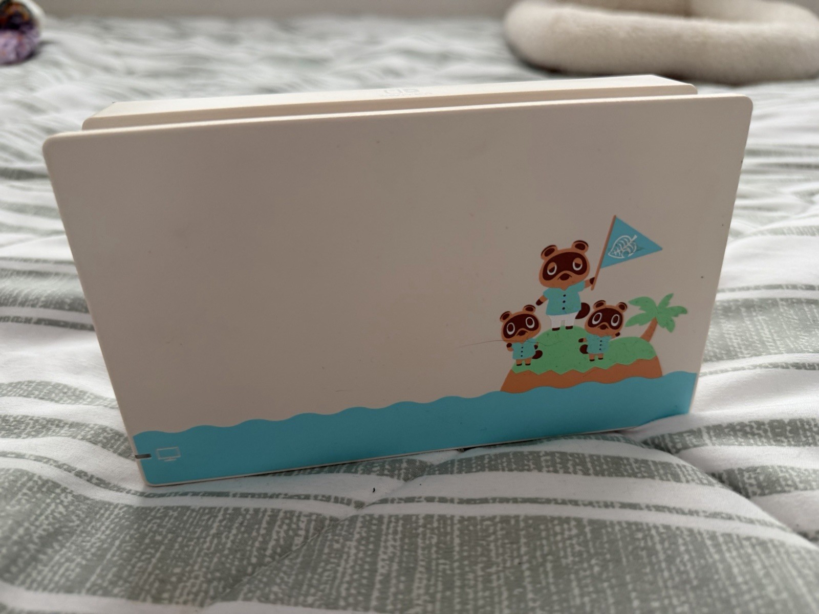 Nintendo Switch Console Limited Edition Animal Crossing w/ Green/Blue Joy-Con