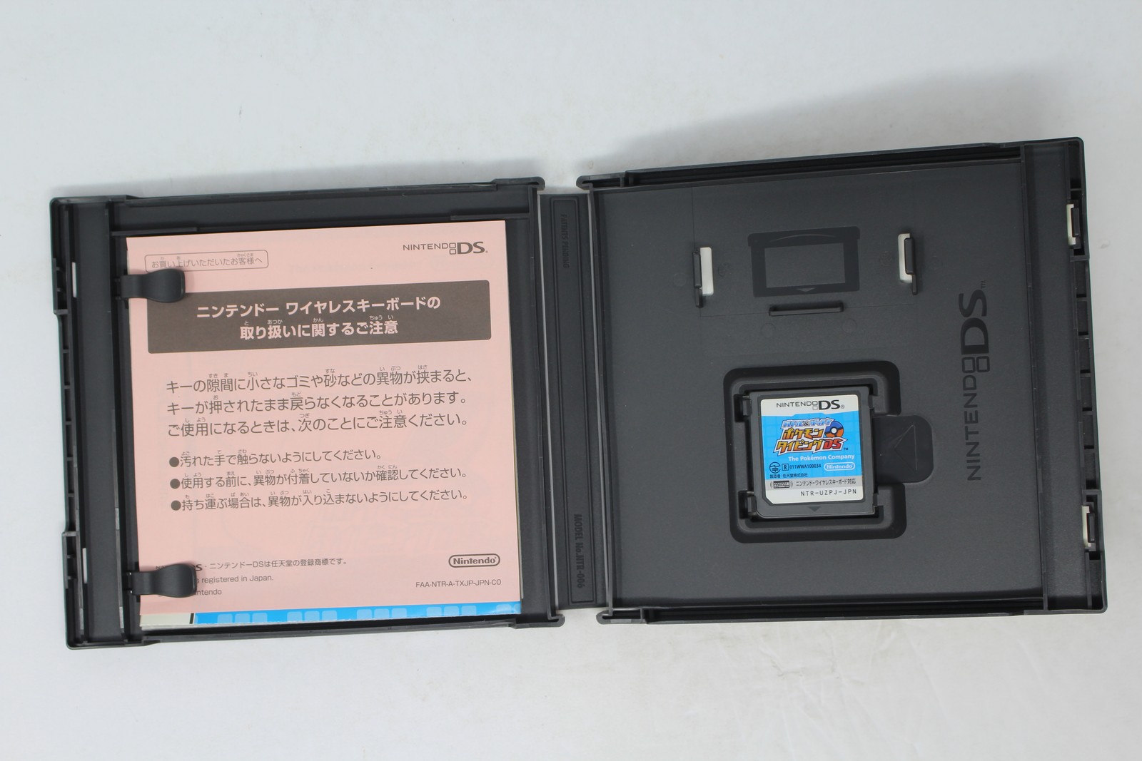 Pokemon Black & White Pikachu Nintendo DS JPN