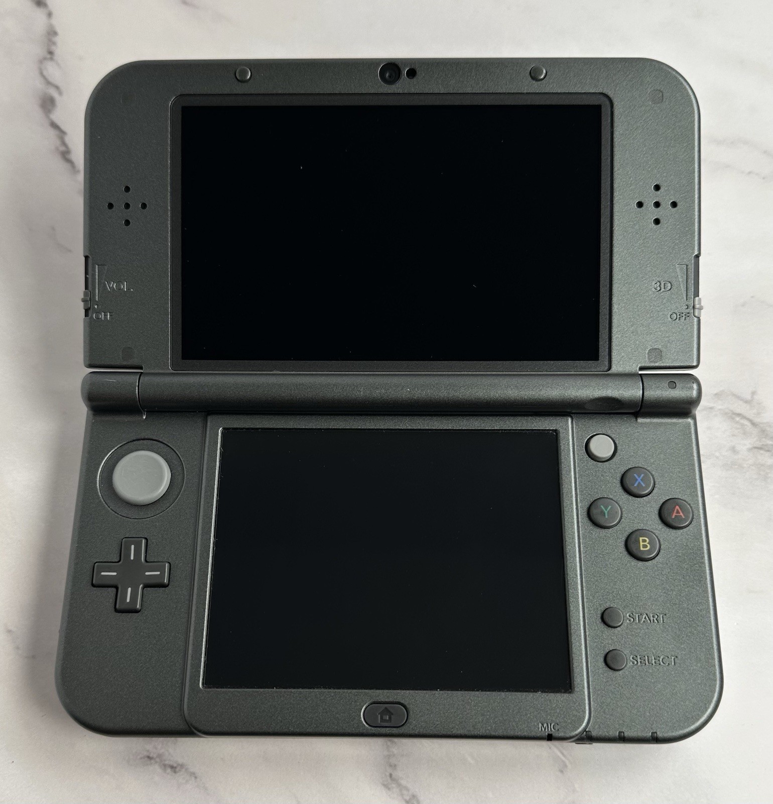 Nintendo New 3DS XL Console W/Charger & Case (DOESN’T READ GAMES/PARTS ONLY)