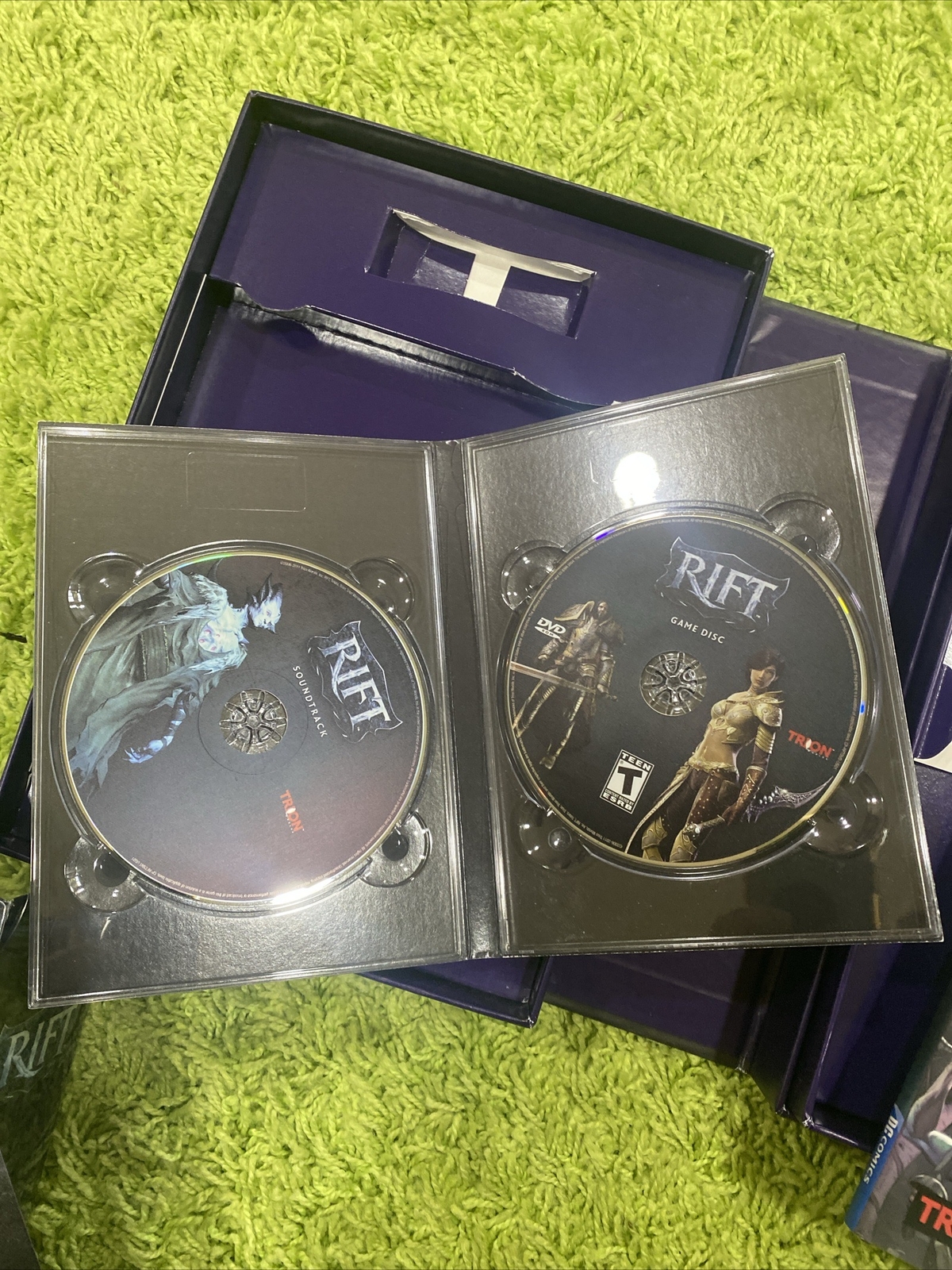 RIFT Windows Video Game Collector Edition With Book.