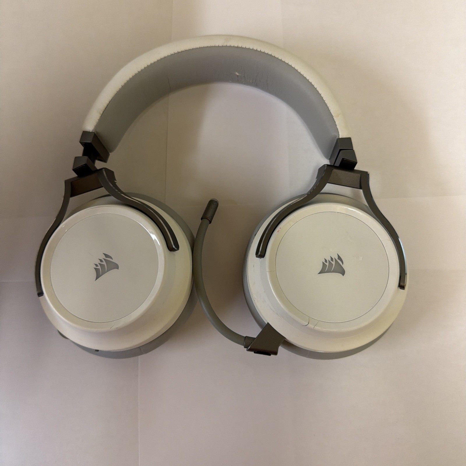 Corsair Virtuoso RGB Wireless Gaming Headset – White
