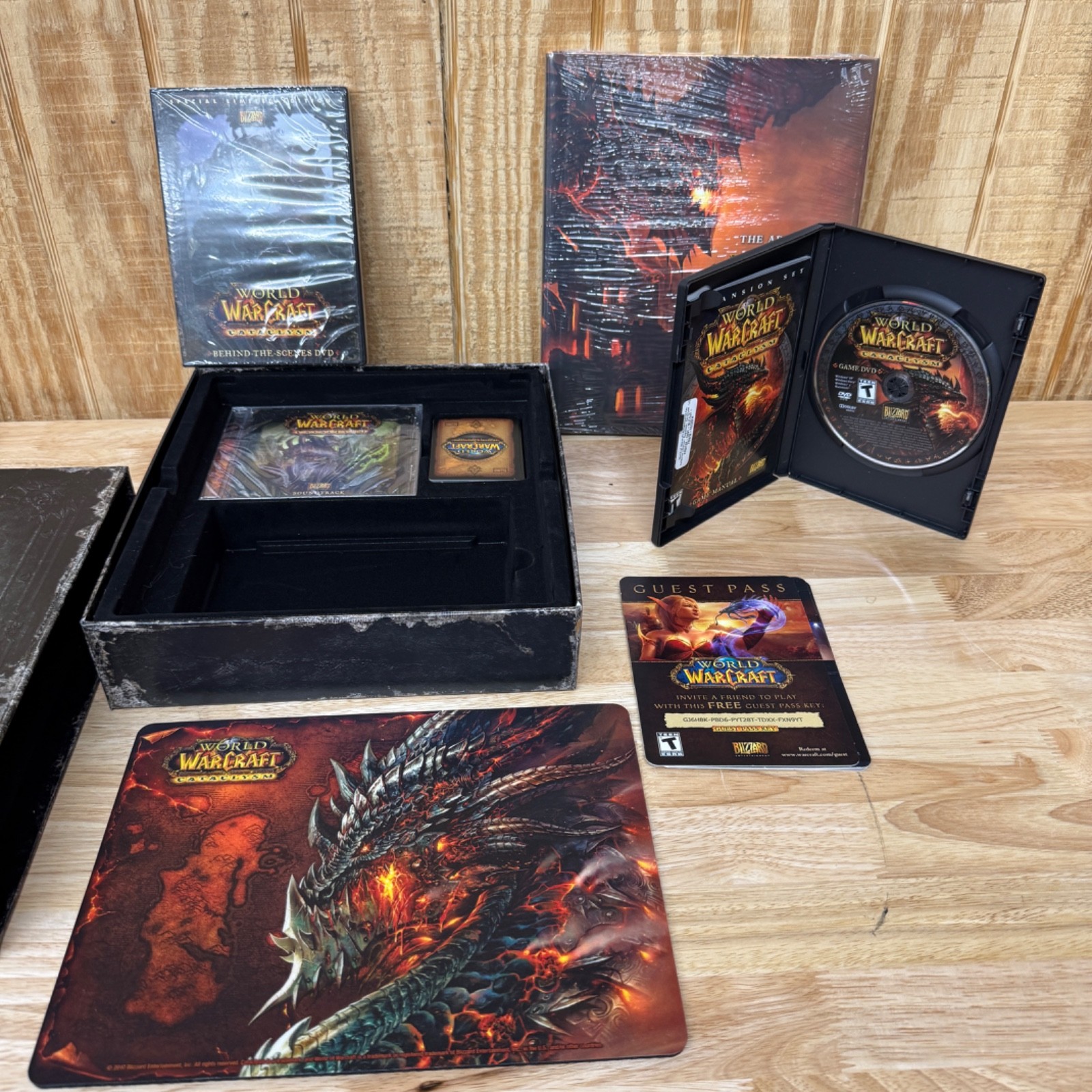 World of Warcraft Cataclysm Collector’s Edition Box Set Cards Book WOW Game PC