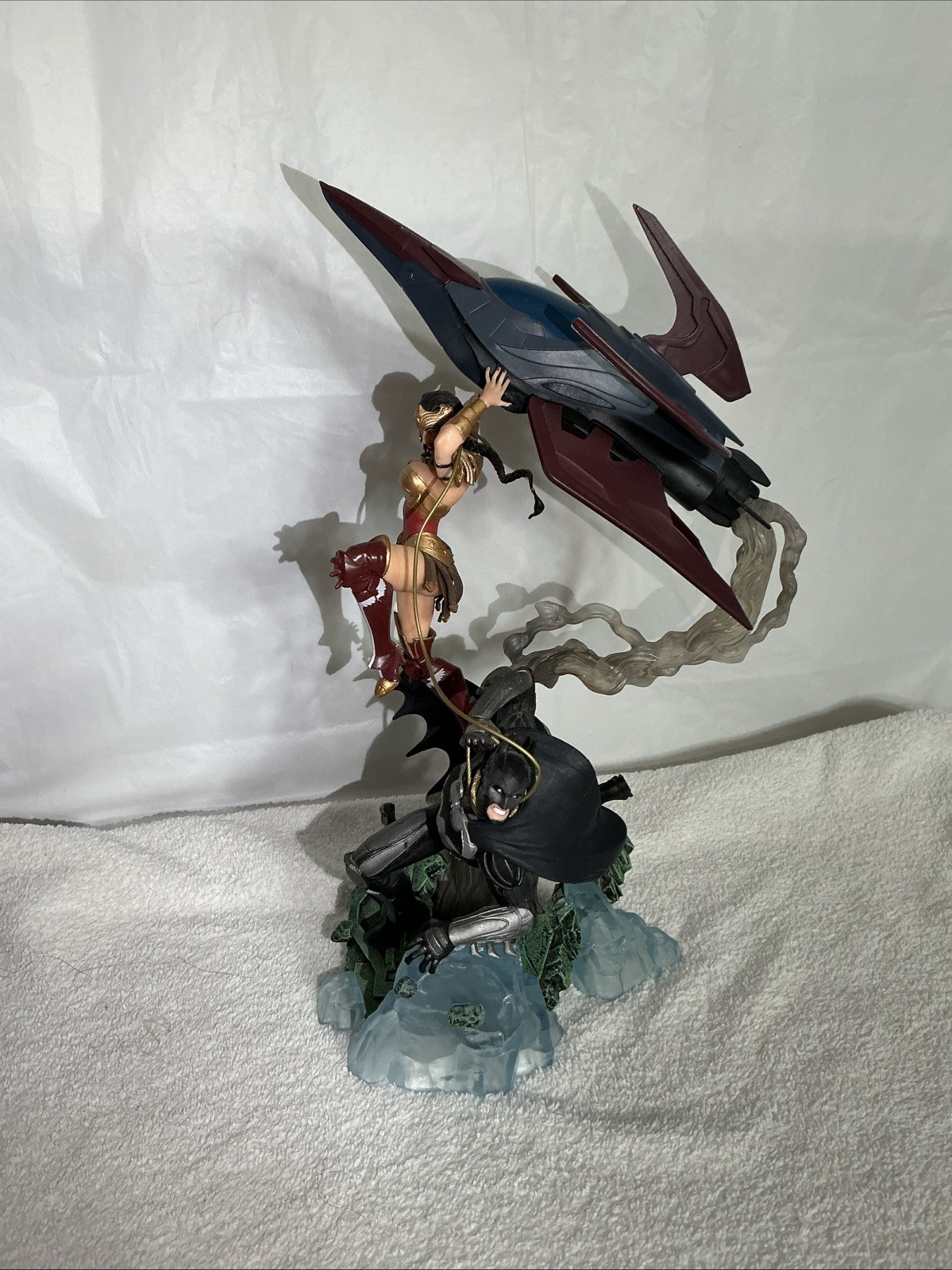 Wonder Woman/Batman Collectible Figurine Injustice Gods Among Us XBOX 360