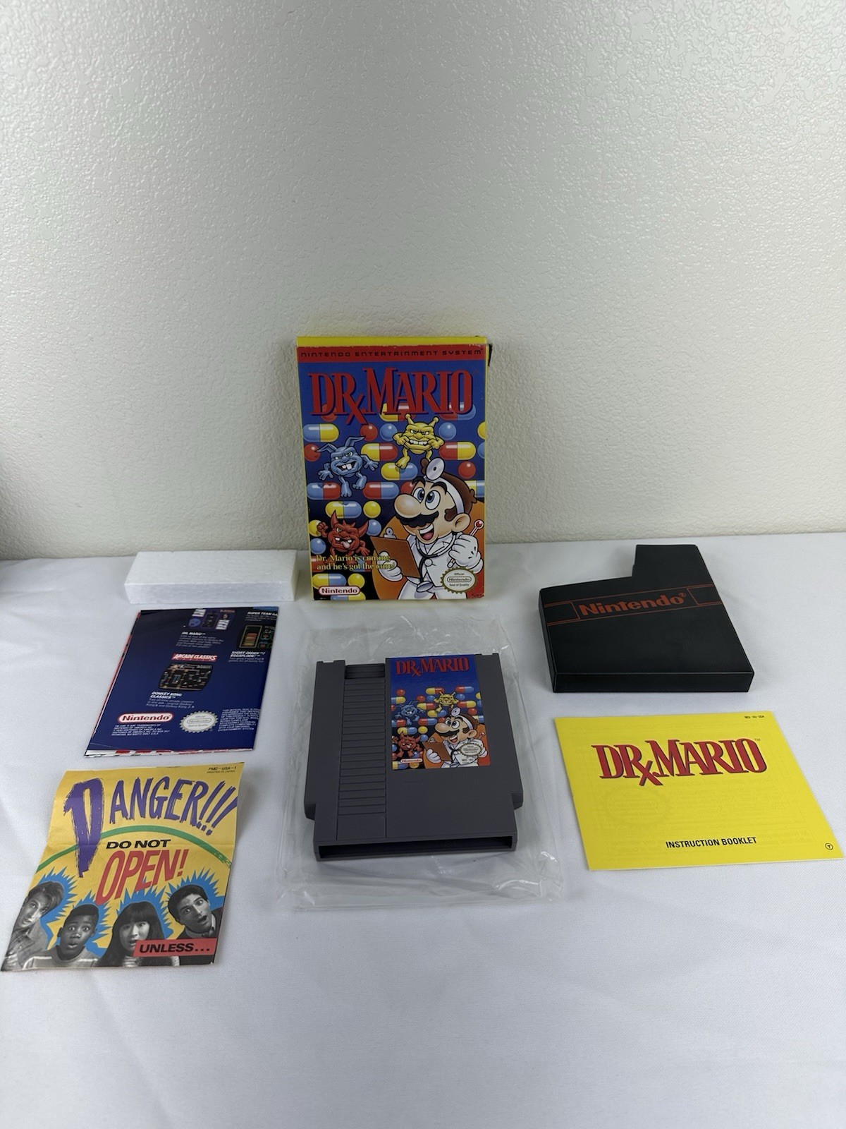 Dr Mario Nintendo NES Game 1990 Complete Box Manual Poster Foam Japan Original