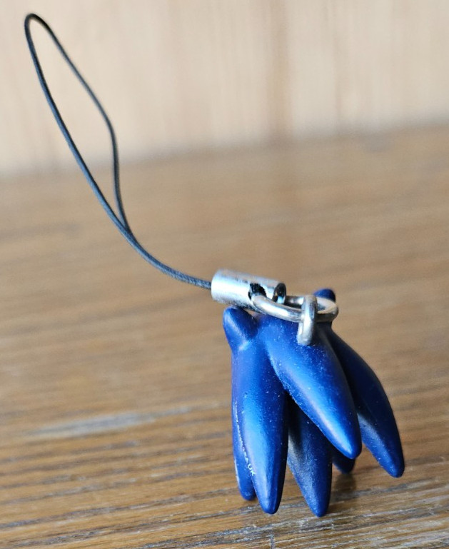 SONIC THE HEDGEHOG, MINI HEAD. PHONE / ORNAMENT/ HANGING ACCESSORY. TOMY, SEGA