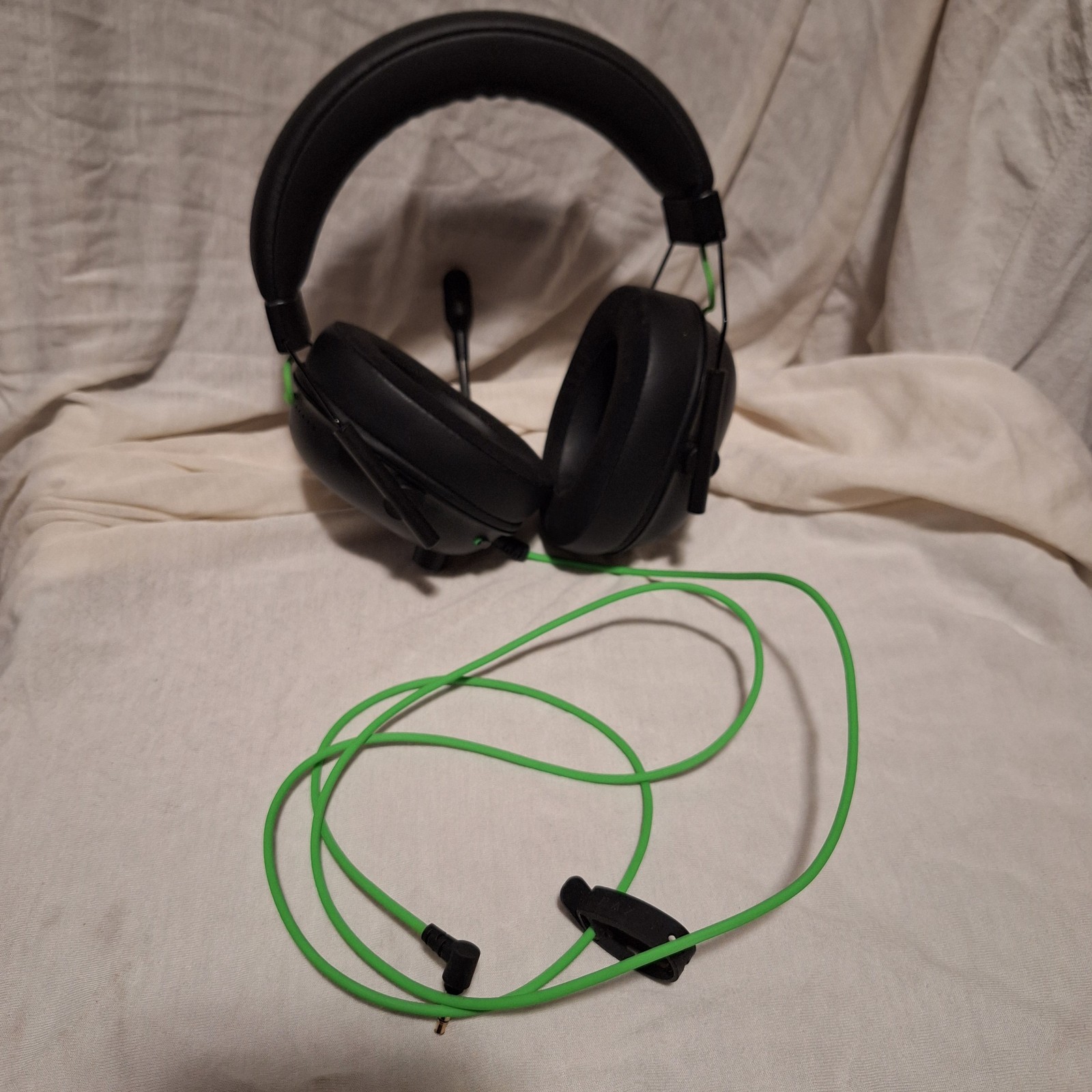 Razer Blackshark V2 X Black Over the Ear Gaming Headset Wired Lightly Used w/Box