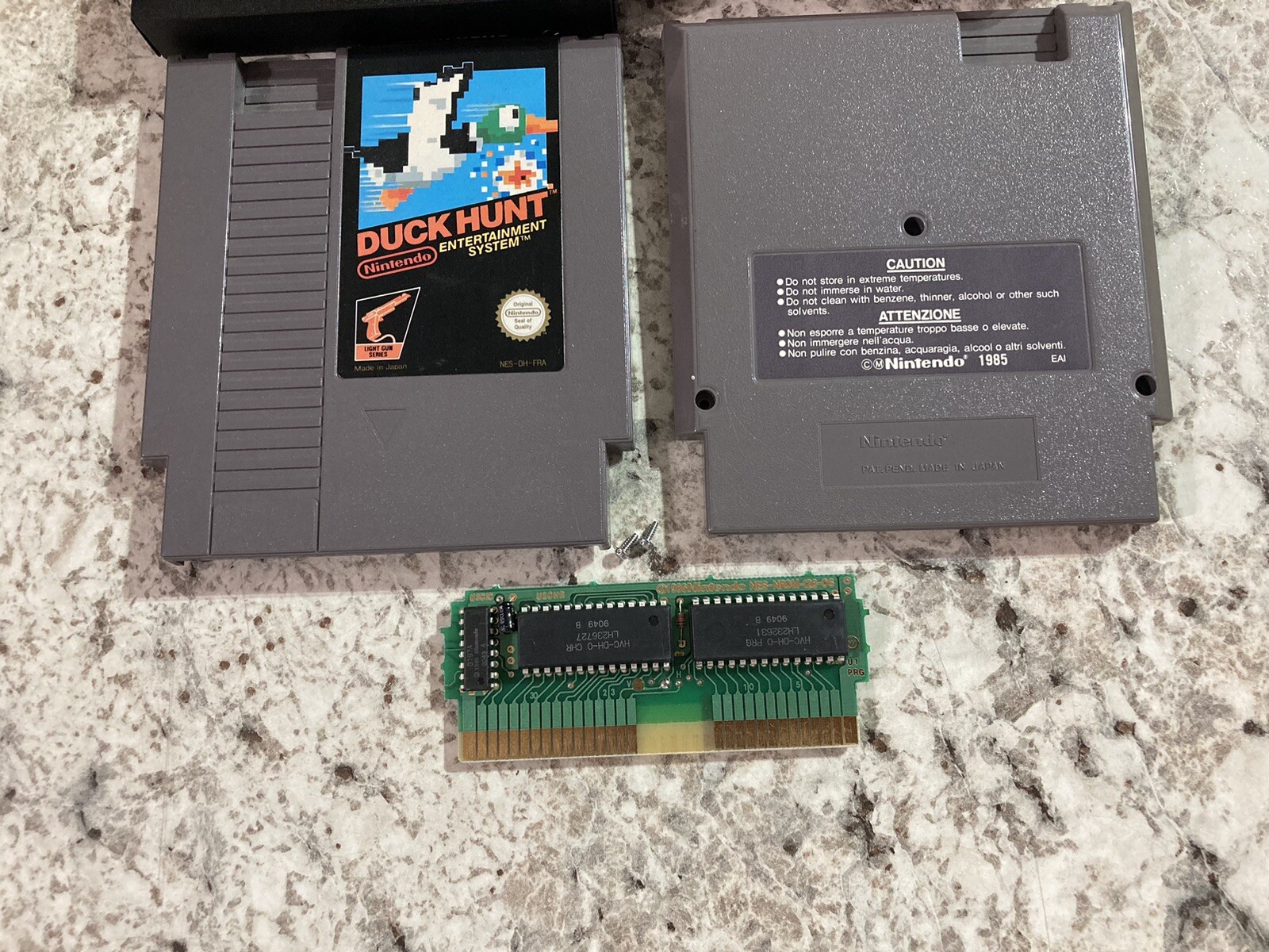 1985s Duck Hunt (Nintendo NES Game) CIB Authentic/Rare/ 3 Screws/sticker seal