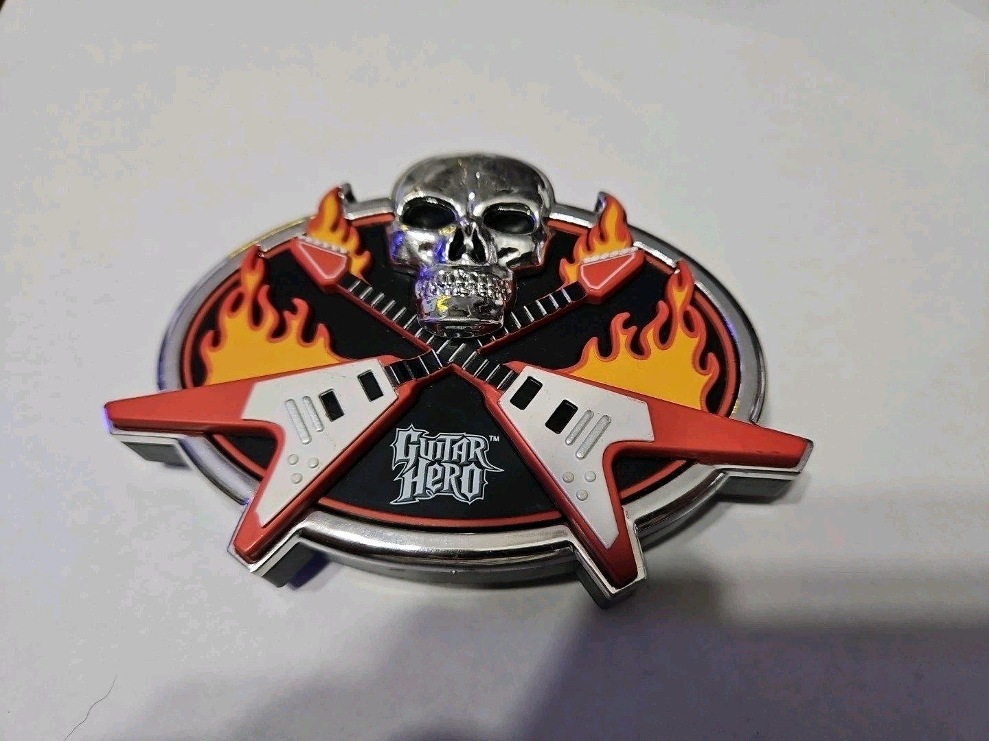 Guitar Hero 4.25″ Belt Buckle with Crossed Guitars, Skull & Flames 2007 Jada Toy