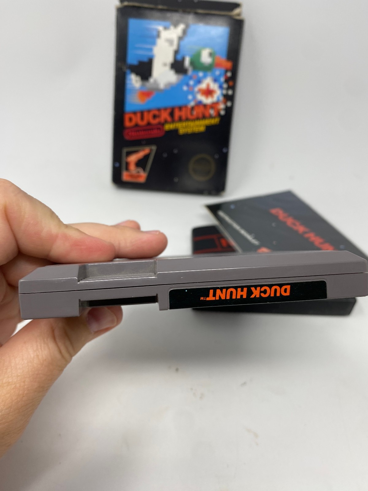 Duck Hunt Nintendo NES, 1985 5-Screw Unpunched Hangtab Complete CIB BLACK BOX