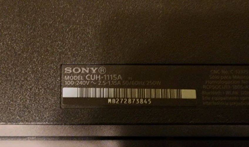Sony PS4 W/New Controller & 4 Games CUH-1115A 500GB Console Works Great!!