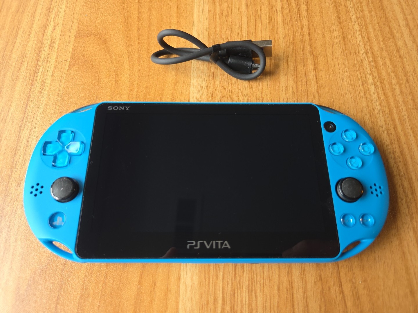 Sony PS Vita 2000 Slim PCH-2000 – Aqua Blue *GREAT* + Charger