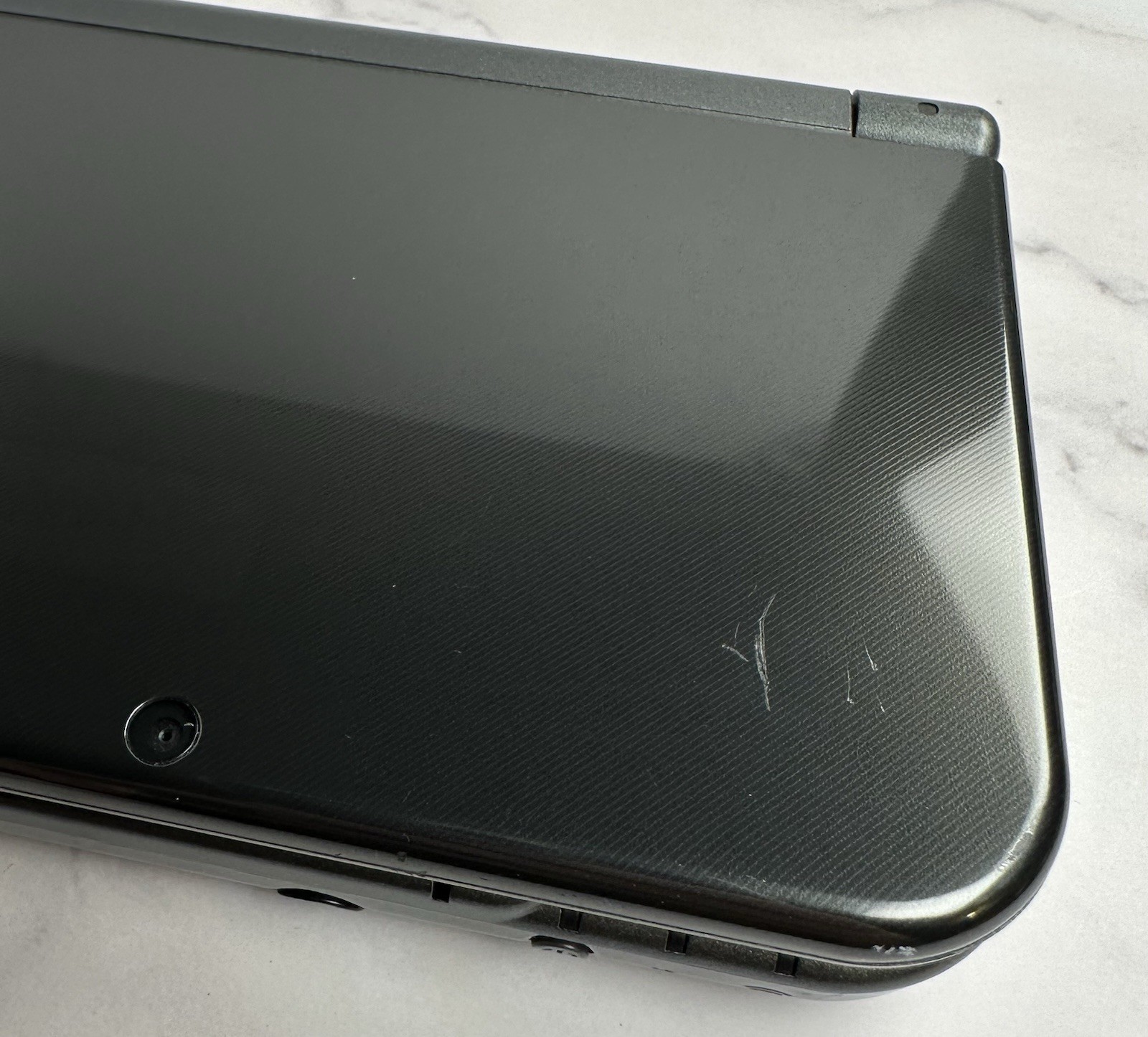 Nintendo New 3DS XL Console W/Charger & Case (DOESN’T READ GAMES/PARTS ONLY)